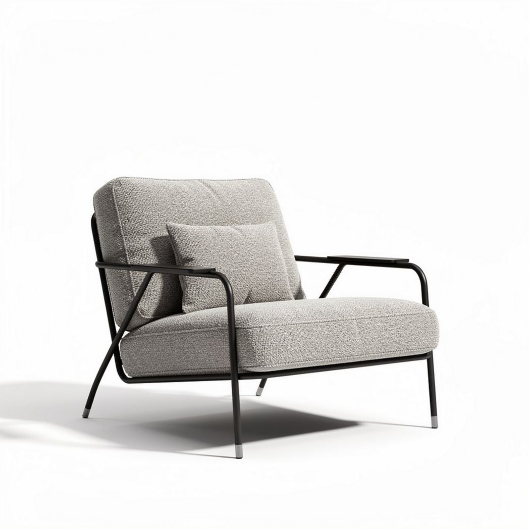 Stoere fauteuil met metalen frame en zachte stoffering in lichtgrijs 90 x 80 x 80cm